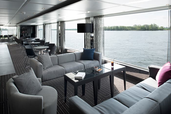Emerald Waterways - Star Ships - Horizon Lounge and Bar 2.jpg